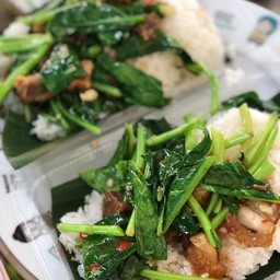 คะน้าหมูกรอบ