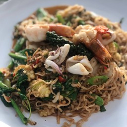 มาม่าผัดขี้เมาทะเล