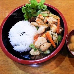 ข้าวหน้ากุ้งพริกไทยดำ