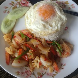 ข้าวผัดพริกทะเล