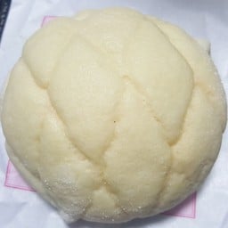 Sakadane melon pan - melon cream inside : เคลือบหนา หวาน กรอบๆ หอมดีใช้ได้จ๊ะ