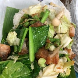 ผัดผักรวมหมูกรอบ