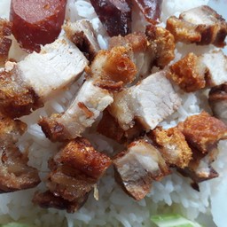 ข้าวหมูกรอบ