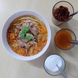 ก๋วยเตี๋ยวลูกชิ้นหมู