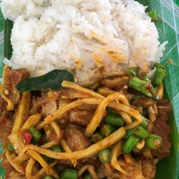 พริกแกงหมูกรอบ