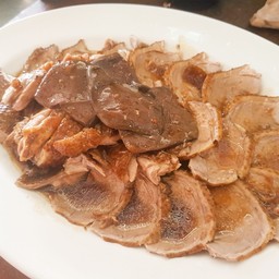เนื้อสไลด์ครึ่งตัว