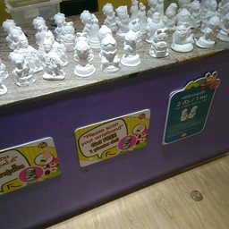 หุ่นปูนปาสเตอร์ แลกได้ 2 ตัว/เด็ก 1 คน