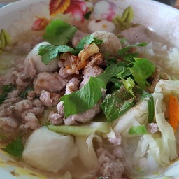 เส้นใหญ่น้ำ