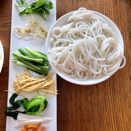 Overseas Chinese Restaurant ขนมจีนข้ามสะพาน