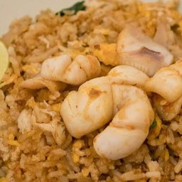 ข้าวผัดปลาหมึก