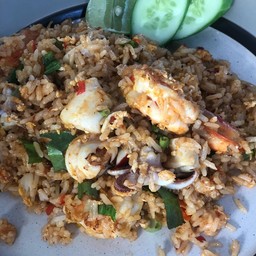 ข้าวผัดต้มยำทะเล