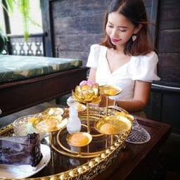 บนบ้านชั้นสอง