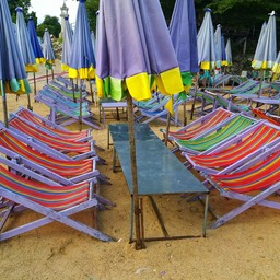 เตียงผ้าใบตัวละ 20฿ นั่งได้ทั้งวัน