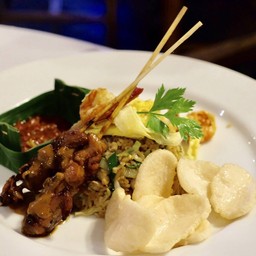 ข้าวผัดNomad ไก่สะเต๊ะ อร่อยมากกก ถ้ามาร้านนี้ต้องสั่งค่ะ