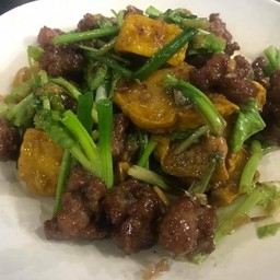 เต้าหู้ทอดผัดหมูสับ