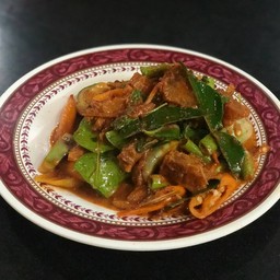 ผัดเผ็ดหมูกรอบ