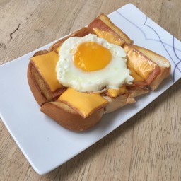 ปังเนย + แฮมไก่ + ชีส + ไข่ดาว