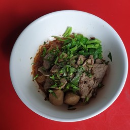 ก๋วยเตี๋ยวแห้งเนื้อพิเศษ