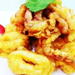 ปลาหมึกชุบแป้งทอด