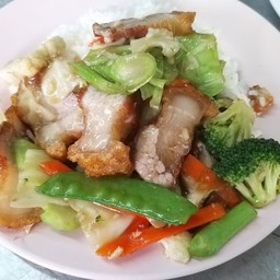 ผัดผักรวม ราดข้าว