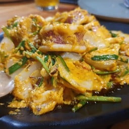 ปลาหมึกผัดผงกะหรี่