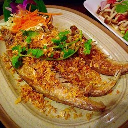 ปลาเนื้ออ่อนทอดกระเทียม