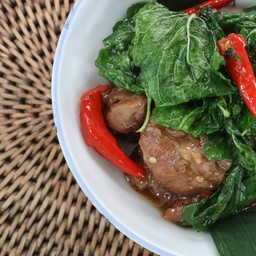 กะเพราหมูตุ๋น (กับข้าว)