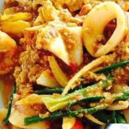 ผัดผงกระหรี่ทะเล(เป็นกับข้าว)