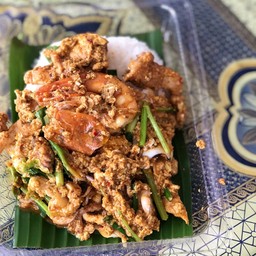 ผัดผงกระหรี่ทะเล (พิเศษ)