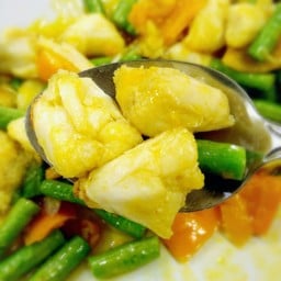 เนื้อปูผัดพริกเหลือง