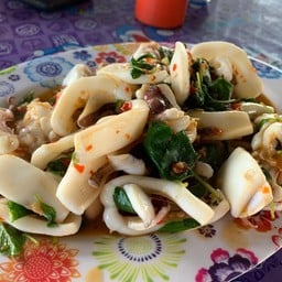 กระเพราหมึก