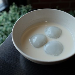 บัวลอยนมสด (ร้านหัวกะทิ)