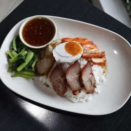 ข้าวหน้าบาร์บีคิว 4 สหาย (ร้าน PN Chinese Food)