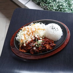 ข้าวหน้าไก่ผัดพริกขิงเกาหลีกิมจิ (ร้าน เกาหลีกระทะร้อน)