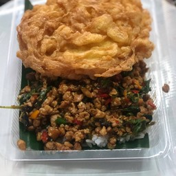 กะเพราหมูสับ+ไข่เจียว