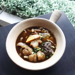 เกาเหลา ก๋วยจั๊บ (ร้าน ก๋วยจั๊บดำเนินฯ)