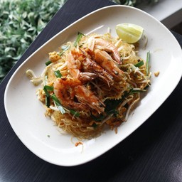 วุ้นเส้นผัดไทกุ้งสด (ร้าน หอยทอด ผัดไท เมืองสมุทร)