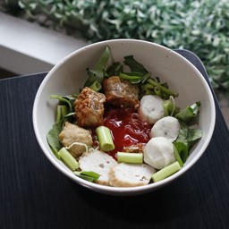 บะหมี่แห้งเย็นตาโฟ (ร้าน ยู้ก๋วยเตี๋ยวลูกชิ้นปลาเยาวราช)