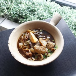 เส้นหมี่ ก๋วยจั๊บ (ร้าน ก๋วยจั๊บดำเนินฯ)