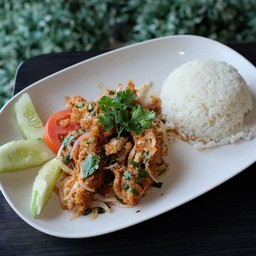 ข้าวมันไก่ยำแซ่บ +ซุป (ร้าน หยูกี่ ข้าวมันไก่ไหหล)