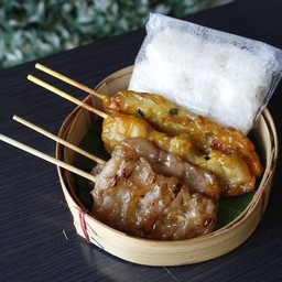 ข้าวเหนียว (ร้าน หมูในเข่ง)