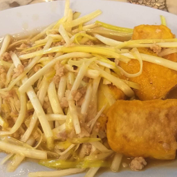 กุ๋ยฉ่ายขาวผัดเต้าหู้หมูสับ