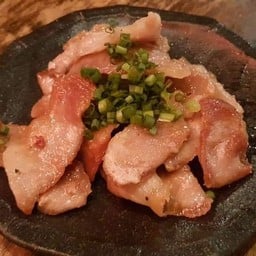 หมูนุ่มๆ เค็มๆหน่อย กำลังดี กับแกล้มชั้นเริ่ด