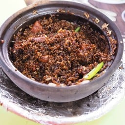 Yew Chuan Claypot Rice Golden Mile Food Centre