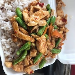 พริกแกงไก่ใส่ถั่ว