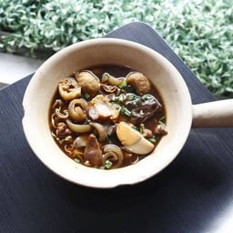 ก๋วยจั๊บดำเนินสะดวก Food Legends by MBK