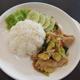 ข้าวผัดพริกหยวกข้าวโพด