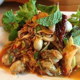 ยำหอยนางรมทรงเครื่อง