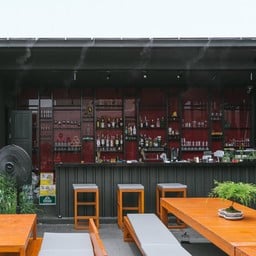 กลางคืนจะเปลี่ยนเป็น Cocktail Bar มาHangout กันได้ค่า