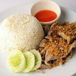 หมูกระเทียมราดข้าว